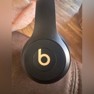 Beats by Dr. Dre Solo 4 Wireless Headphones- Like New